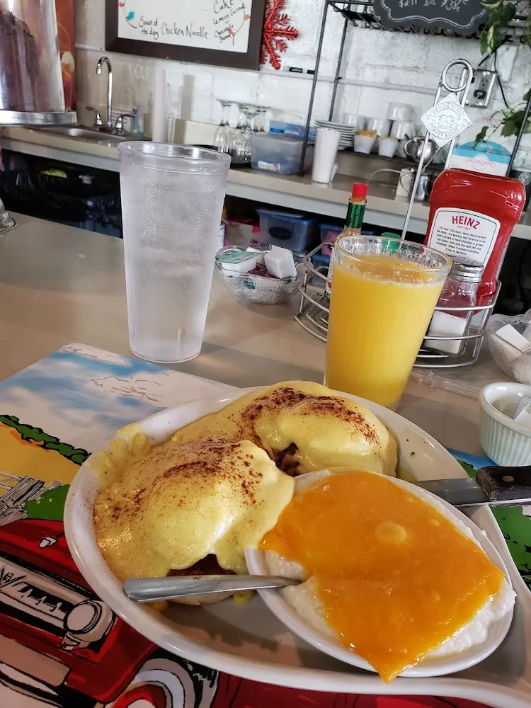 Eggs Benedict & Cheese Grits
